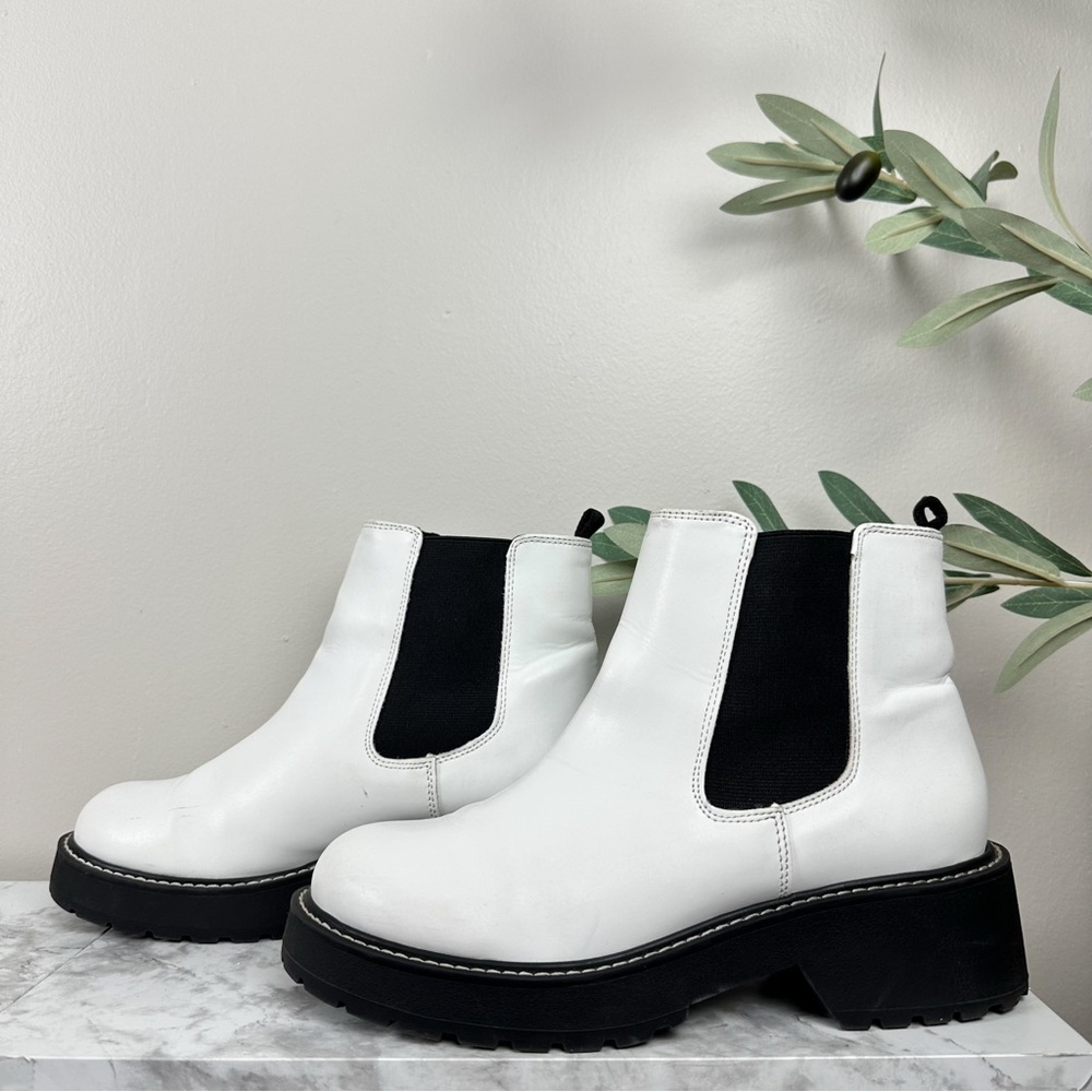 MADDEN GIRL Cindyy Chelsea Chunky Lug Boot White Sz 7.5 - Picture 4 of 10